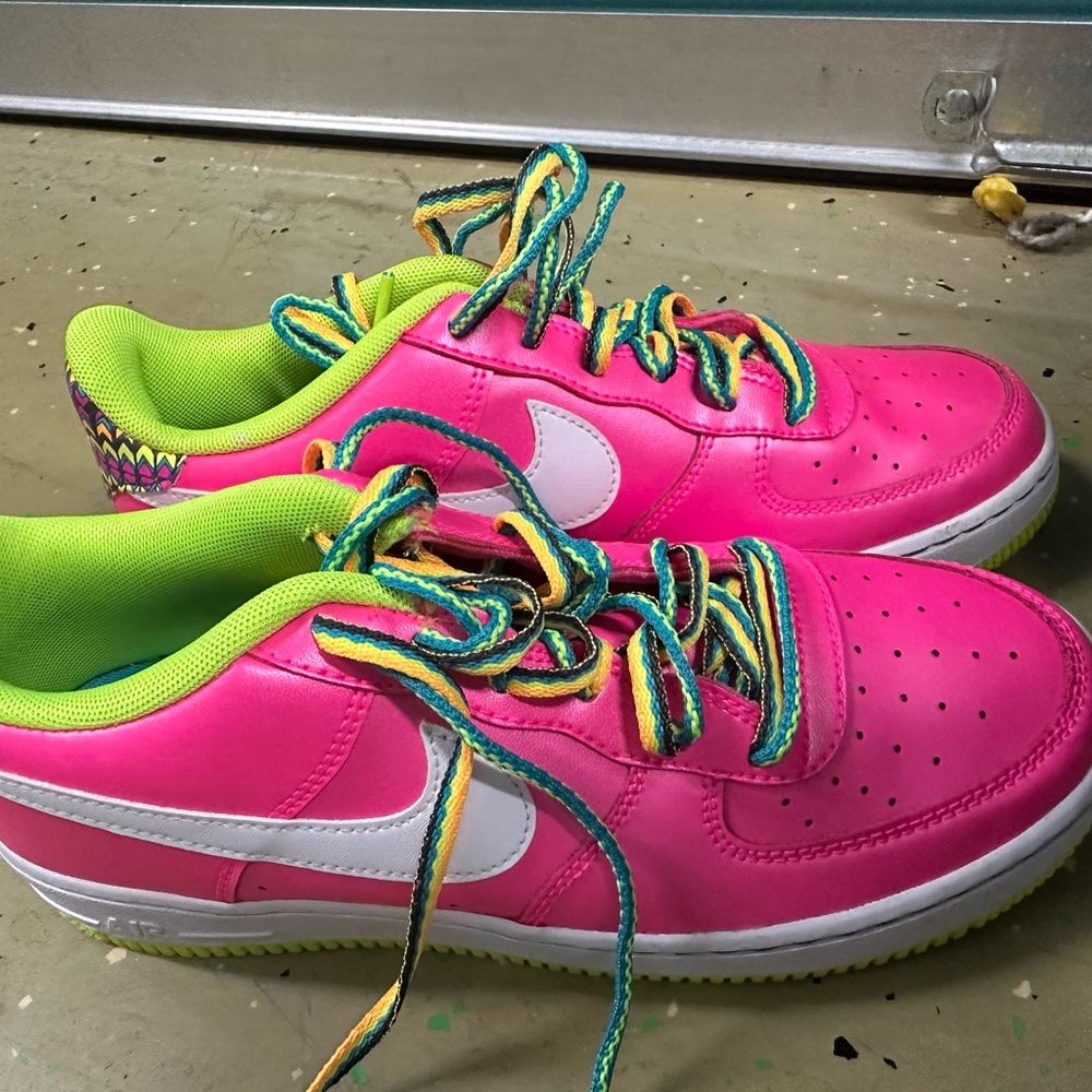 Nike Pink Sneakers with Multicolor Laces - Picture 1 of 2